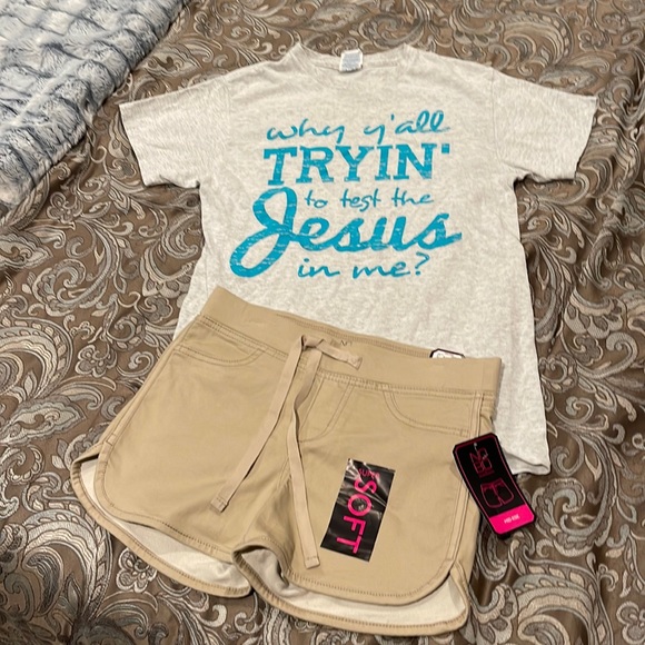 T-shirt Jesus S light gray and mid rise tan short S 3-5 sold as set - Picture 1 of 5